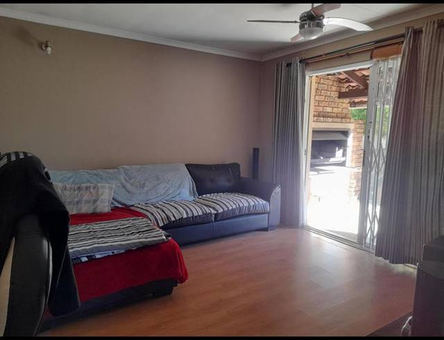 2 BEDROOM SIMPLEX FOR SALE IN POMONA